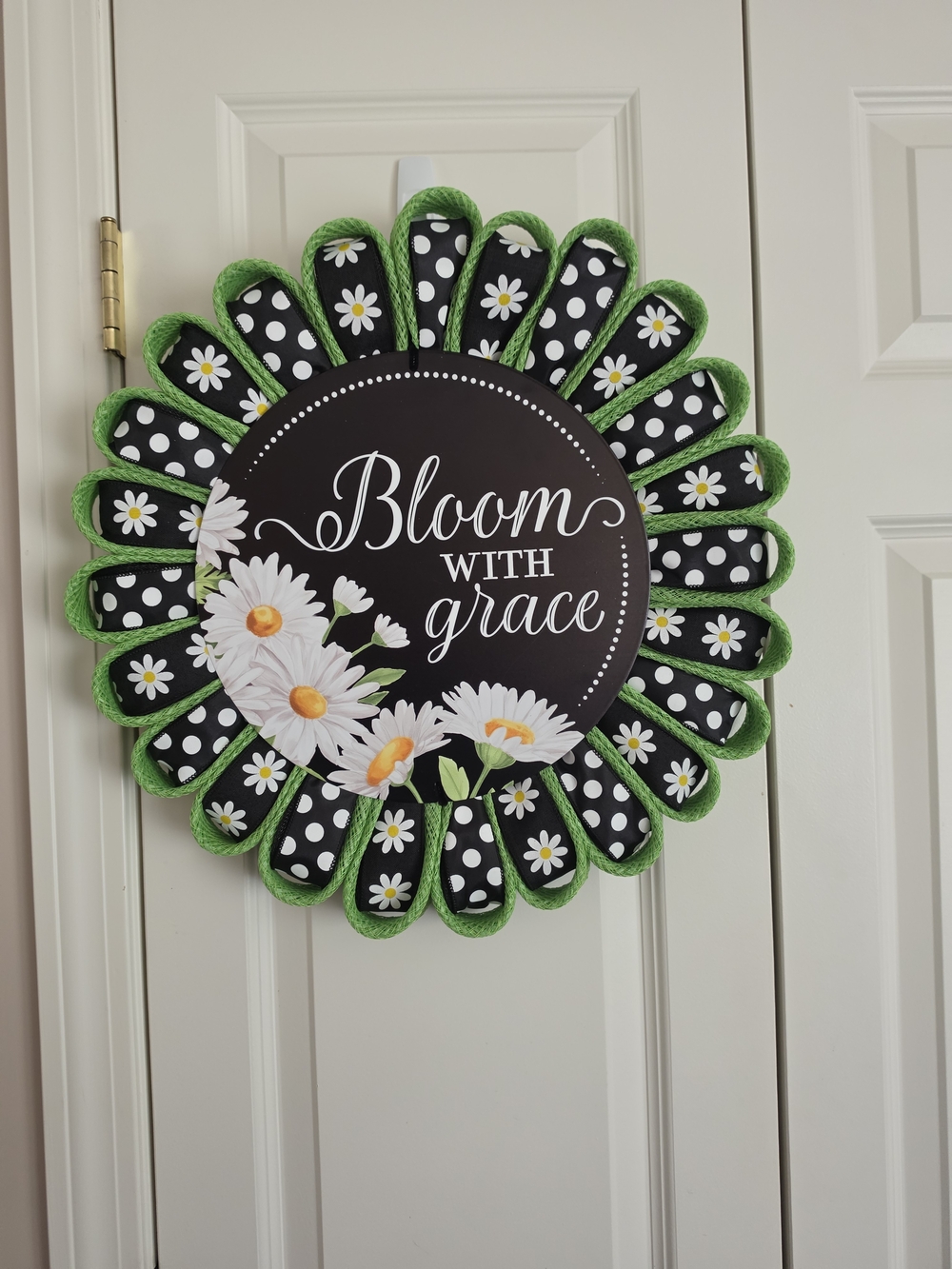 Bloom With Grace Daisy Wreath - Black, White & Green